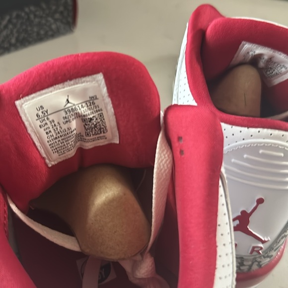 NEW Jordan 3 Retro Cardinal (GS) size 6.5 Y equivalent to 8 women’s - Picture 8 of 17